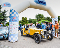 Classic car autorally Finishboog